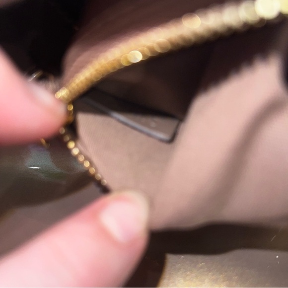 Louis Vuitton Patent Sobe Clutch Gold - Picture 13 of 14